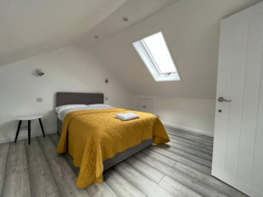 Spacious Modern Flat in Mitcham
